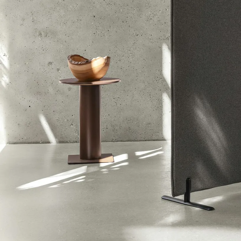 Abstracta Hinge floor screen - Presentation Media