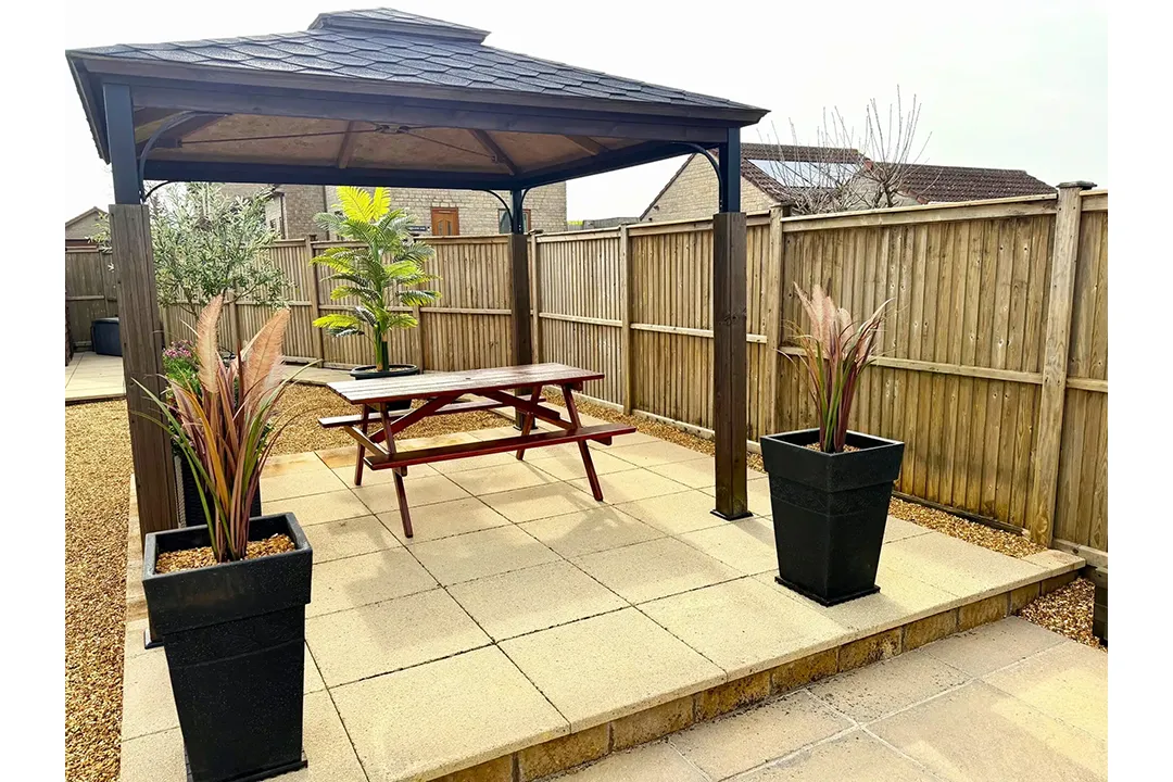 Vistafolia Artificial Grass Plant - Presentation Media