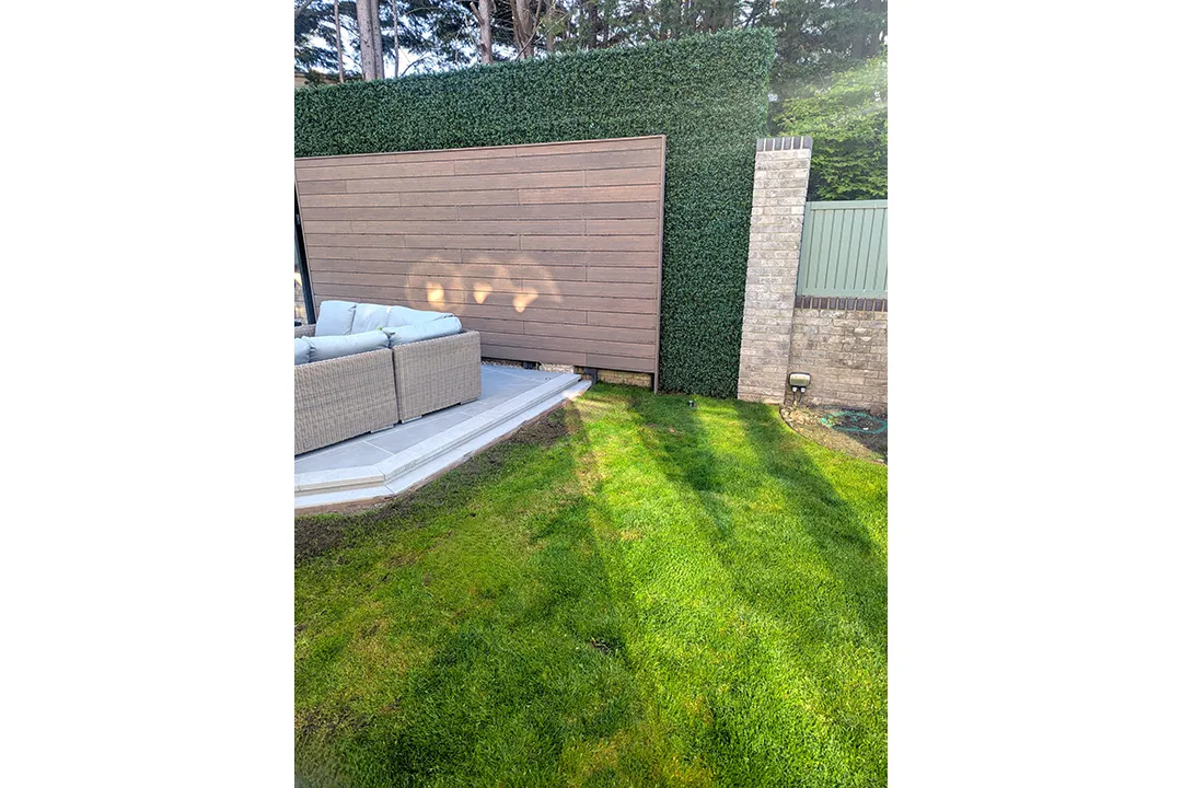 Vistafolia Luxury Boxwood Panel - Presentation Media